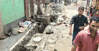 নারায়ণগঞ্জে অবৈধভাবে সরকারি রাস্তা কাটায় পোশাক কারখানাকে জরিমানা